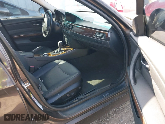 2007 BMW 3 Series 328i with VIN WBAVA33547KX72119, listed as a IAAI auction lot 42064589 with 88,352 mi miles and . Bid and sale history available at DreamBid. Image 5.