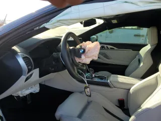 2020 BMW M8 z VIN WBSAE0C06LCD01775, wystawiony jako Copart lot #38028873 z przebiegiem Nie podano mil oraz . Historia ofert i sprzedaży dostępna na DreamBid. Obrazek 7.