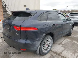2017 Jaguar F-Pace 35t z VIN SADCS2BV5HA068252, wystawiony jako IAAI lot #42035878 z przebiegiem 74 046 mil mil oraz . Historia ofert i sprzedaży dostępna na DreamBid. Obrazek 4.