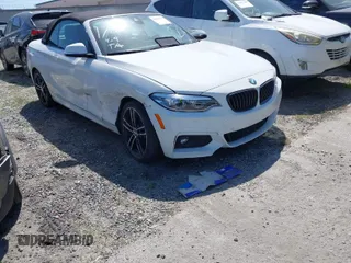 2020 BMW 2 Series 230i with VIN WBA2M7C02L7E85044, listed as a IAAI auction lot 41625210 with 27,232 mi miles. Bid and sale history available at carsss.com. Image 1.
