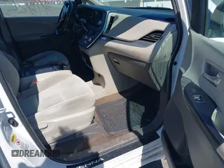 2017 Toyota Sienna LE Auto Access Seat с VIN 5TDKZ3DC9HS797877, выставлен на аукционе IAAI как лот 41778176 с пробегом 154 080 миль миль и . История ставок и продаж доступна на DreamBid. Изображение 5.