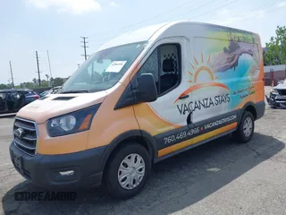 2020 Ford Transit z VIN 1FTYE1C89LKB18309, wystawiony jako IAAI lot #42086954 z przebiegiem 44 937 mil mil oraz . Historia ofert i sprzedaży dostępna na DreamBid. Obrazek 23.