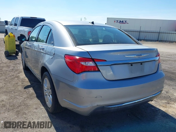 2014 Chrysler 200 LX z VIN 1C3CCBAB3EN231263, wystawiony jako IAAI lot #41858333 z przebiegiem 63 100 mil mil oraz . Historia ofert i sprzedaży dostępna na DreamBid. Obrazek 3.