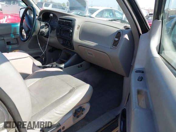 1999 Ford Explorer XLT z VIN 1FMZU32E8XUA34921, wystawiony jako IAAI lot #42162432 z przebiegiem 263 443 mil mil oraz . Historia ofert i sprzedaży dostępna na DreamBid. Obrazek 5.