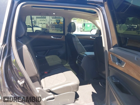 2024 Volkswagen Atlas SE with VIN 1V2JR2CA1RC529185, listed as a IAAI auction lot 42201837 with 17,919 mi miles and . Bid and sale history available at DreamBid. Image 8.