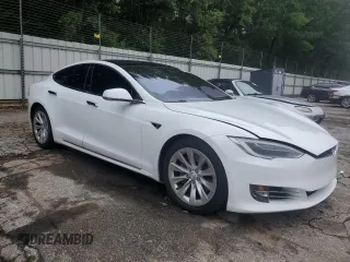 2016 Tesla Model S 90D z VIN 5YJSA1E23GF159354, wystawiony jako Copart lot #59682785 z przebiegiem 111 208 mil mil oraz Szkoda całkowita • Salvage title. Historia ofert i sprzedaży dostępna na DreamBid. Obrazek 4.