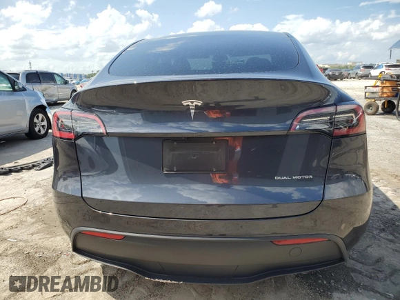 2024 Tesla Model Y Long Range z VIN 7SAYGDEE4RA251337, wystawiony jako Copart lot #59844555 z przebiegiem 16 011 mil mil oraz Szkoda całkowita • Salvage title. Historia ofert i sprzedaży dostępna na DreamBid. Obrazek 6.