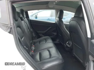 2020 Tesla Model 3 Standard Range Plus z VIN 5YJ3E1EAXLF806438, wystawiony jako IAAI lot #42104964 z przebiegiem 89 065 mil mil oraz . Historia ofert i sprzedaży dostępna na DreamBid. Obrazek 8.