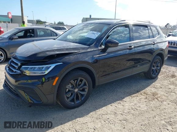 2024 Volkswagen Tiguan SE z VIN 3VV3B7AX8RM192033, wystawiony jako IAAI lot #41568271 z przebiegiem 2 851 mil mil oraz . Historia ofert i sprzedaży dostępna na DreamBid. Obrazek 18.