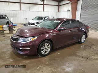 2017 Kia Optima LX z VIN 5XXGT4L3XHG142837, wystawiony jako Copart lot #55059965 z przebiegiem 135 651 mil mil oraz Szkoda całkowita • Salvage title. Historia ofert i sprzedaży dostępna na DreamBid. Obrazek 1.