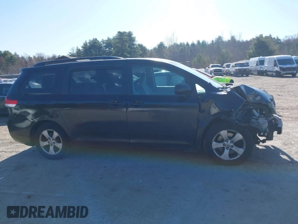 2014 Toyota Sienna LE AAS z VIN 5TDKK3DCXES476334, wystawiony jako IAAI lot #42059883 z przebiegiem 250 454 mil mil oraz . Historia ofert i sprzedaży dostępna na DreamBid. Obrazek 14.
