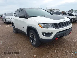 2018 Jeep Compass Trailhawk z VIN 3C4NJDDB5JT417690, wystawiony jako IAAI lot #42506345 z przebiegiem 97 637 mil mil oraz . Historia ofert i sprzedaży dostępna na DreamBid. Obrazek 1.