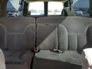 1998 GMC Suburban z VIN 1GKEC16R0WJ712847, wystawiony jako Copart lot #68557804 z przebiegiem 262 538 mil mil oraz Szkoda całkowita • Salvage title. Historia ofert i sprzedaży dostępna na DreamBid. Obrazek 10.