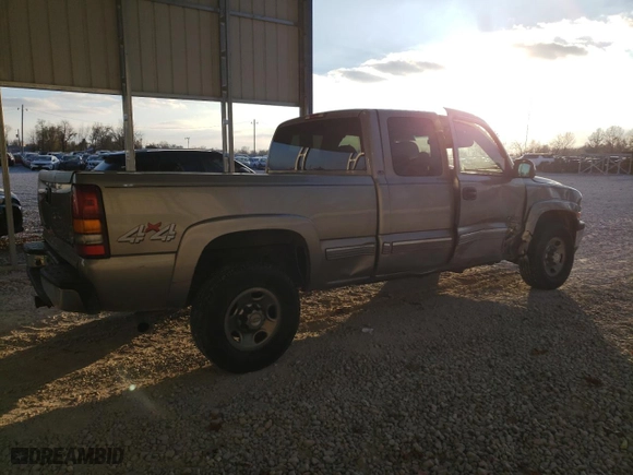 2002 Chevrolet Silverado 2500 LT with VIN 1GCGK29U62Z135816, listed as a Copart auction lot 81586974 with 206,434 mi miles and Clean Title. Bid and sale history available at carsss.com. Image 3.