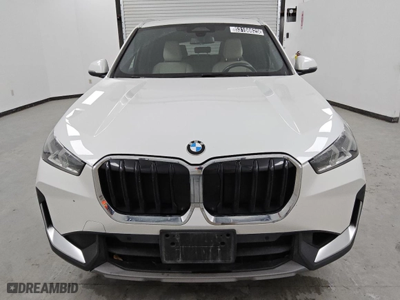 2023 BMW X1 xDrive28i with VIN WBX73EF00P5X20800, listed as a Copart auction lot 53166625 with 27,545 mi miles and Clean Title. Bid and sale history available at carsss.com. Image 5.