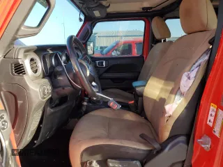 2018 Jeep Wrangler Unlimited Sahara z VIN 1C4HJXEN8JW283372, wystawiony jako Copart lot #47887815 z przebiegiem 106 235 mil mil oraz Szkoda całkowita • Salvage title. Historia ofert i sprzedaży dostępna na DreamBid. Obrazek 7.
