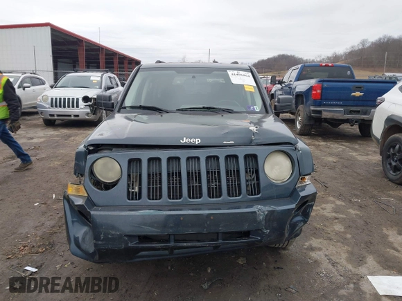 2008 Jeep Patriot Sport with VIN 1J8FF28W48D660679, listed as a IAAI auction lot 41496864 with 163,637 mi miles. Bid and sale history available at carsss.com. Image 12.
