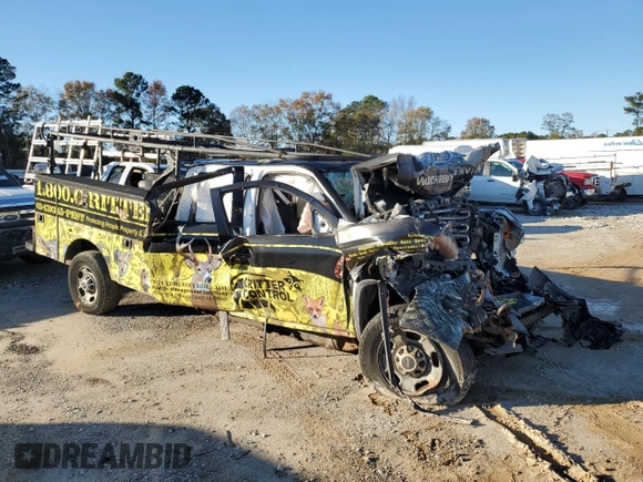 2015 GMC Sierra 2500HD available WiFi with VIN 1GD12XEG5FF582739, listed as a Copart auction lot 82648444 with 0 mi miles and Salvage Title. Bid and sale history available at carsss.com. Image 1.