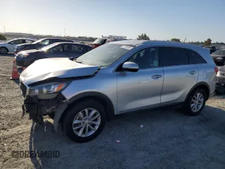 2017 Kia Sorento LX z VIN 5XYPGDA58HG234565, wystawiony jako Copart lot #57799265 z przebiegiem 153 436 mil mil oraz Szkoda całkowita • Salvage title. Historia ofert i sprzedaży dostępna na DreamBid. Obrazek 1.