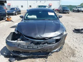 2015 Chrysler 200 Limited z VIN 1C3CCCAB0FN653658, wystawiony jako IAAI lot #42077091 z przebiegiem 151 691 mil mil oraz . Historia ofert i sprzedaży dostępna na DreamBid. Obrazek 13.