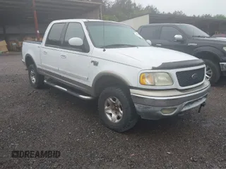 2002 Ford F-150 XLT with VIN 1FTRW08L92KB32427, listed as a IAAI auction lot 41968814 with 325,372 mi miles. Bid and sale history available at carsss.com. Image 1.