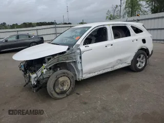 2023 Kia Sorento LX z VIN 5XYRG4LC6PG176944, wystawiony jako Copart lot #51209495 z przebiegiem 62 088 mil mil oraz Szkoda całkowita • Salvage title. Historia ofert i sprzedaży dostępna na DreamBid. Obrazek 1.