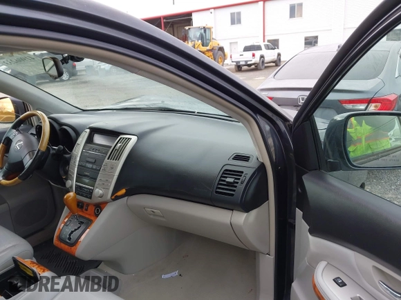 2005 Lexus RX with VIN 2T2GA31U65C040798, listed as a IAAI auction lot 41906233 with 211,026 mi miles. Bid and sale history available at carsss.com. Image 5.