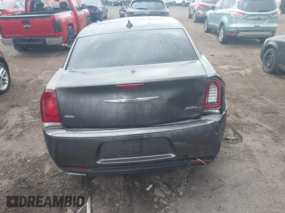 2015 Chrysler 300 S z VIN 2C3CCAGGXFH793040, wystawiony jako IAAI lot #41838875 z przebiegiem 154 813 mil mil oraz . Historia ofert i sprzedaży dostępna na DreamBid. Obrazek 18.