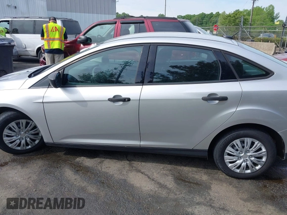 2017 Ford Focus S z VIN 1FADP3E21HL241557, wystawiony jako IAAI lot #42100036 z przebiegiem 106 764 mil mil oraz . Historia ofert i sprzedaży dostępna na DreamBid. Obrazek 14.