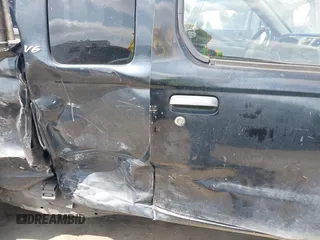 1999 Nissan Frontier XE z VIN 1N6ED26Y5XC321492, wystawiony jako IAAI lot #42116307 z przebiegiem 446 841 mil mil oraz . Historia ofert i sprzedaży dostępna na DreamBid. Obrazek 5.