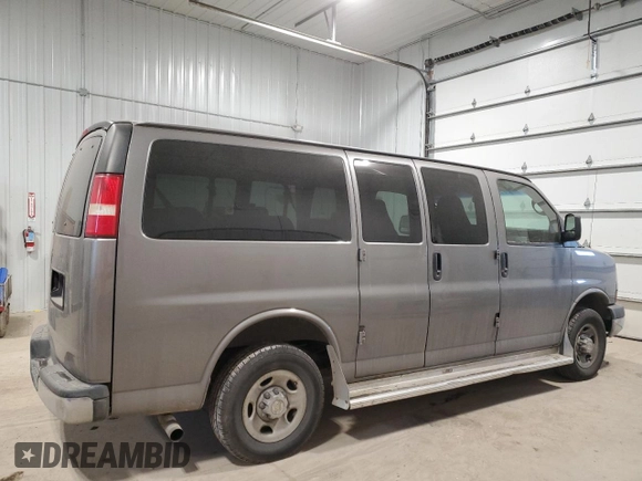 2009 Chevrolet Express Passenger z VIN 1GAGG25K691140635, wystawiony jako Copart lot #88503195 z przebiegiem 144 026 mil mil oraz Szkoda całkowita • Salvage title. Historia ofert i sprzedaży dostępna na DreamBid. Obrazek 3.