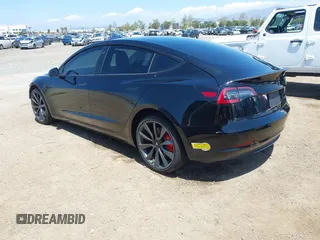 2020 Tesla Model 3 Performance z VIN 5YJ3E1EC5LF641593, wystawiony jako IAAI lot #42153291 z przebiegiem 70 264 mil mil oraz . Historia ofert i sprzedaży dostępna na DreamBid. Obrazek 3.