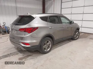 2017 Hyundai Santa Fe 2.4L z VIN 5XYZUDLBXHG447389, wystawiony jako IAAI lot #42249551 z przebiegiem 178 084 mil mil oraz . Historia ofert i sprzedaży dostępna na DreamBid. Obrazek 4.