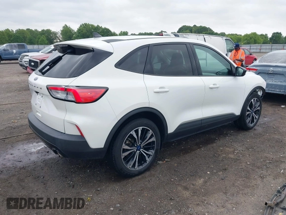 2021 Ford Escape SE z VIN 1FMCU0G6XMUB32625, wystawiony jako IAAI lot #42279918 z przebiegiem 93 646 mil mil oraz . Historia ofert i sprzedaży dostępna na DreamBid. Obrazek 4.