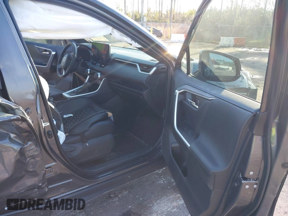 2024 Toyota RAV4 Hybrid XSE with VIN 2T3E6RFV0RW068643, listed as a IAAI auction lot 41621702 with 10,332 mi miles. Bid and sale history available at carsss.com. Image 5.