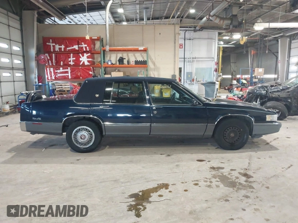 1989 Cadillac DeVille z VIN 1G6CD5159K4356924, wystawiony jako IAAI lot #41526057 z przebiegiem 148 134 mil mil oraz . Historia ofert i sprzedaży dostępna na DreamBid. Obrazek 14.