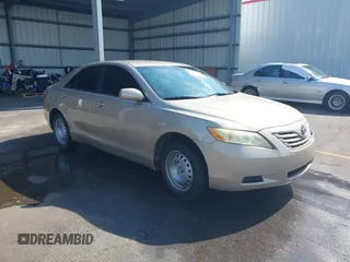 2008 Toyota Camry LE z VIN 4T1BE46K88U775964, wystawiony jako IAAI lot #42305595 z przebiegiem 349 192 mil mil oraz . Historia ofert i sprzedaży dostępna na DreamBid. Obrazek 1.