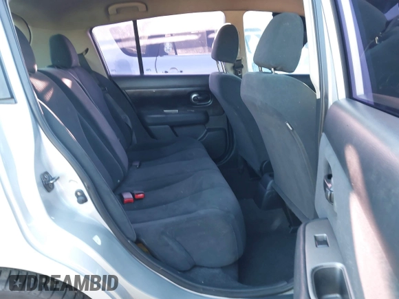 2011 Nissan Versa S z VIN 3N1BC1CP2BL448005, wystawiony jako IAAI lot #41819138 z przebiegiem 165 936 mil mil oraz . Historia ofert i sprzedaży dostępna na DreamBid. Obrazek 8.