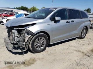 2021 Toyota Sienna LE z VIN 5TDKSKFC0MS022096, wystawiony jako Copart lot #65267855 z przebiegiem 210 427 mil mil oraz Szkoda całkowita • Salvage title. Historia ofert i sprzedaży dostępna na DreamBid. Obrazek 1.