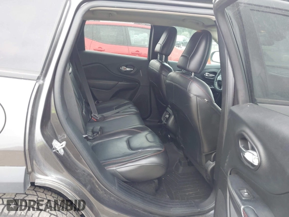2015 Jeep Cherokee Trailhawk with VIN 1C4PJMBSXFW654754, listed as a IAAI auction lot 39935278 with 128,076 mi miles and . Bid and sale history available at DreamBid. Image 8.