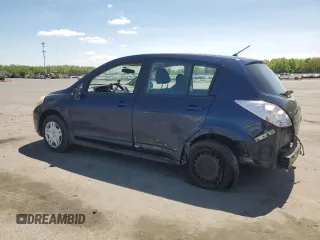 2008 Nissan Versa S z VIN 3N1BC13E48L464200, wystawiony jako Copart lot #55180675 z przebiegiem 90 854 mil mil oraz Szkoda całkowita • Salvage title. Historia ofert i sprzedaży dostępna na DreamBid. Obrazek 2.