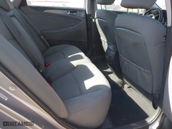 2013 Hyundai Sonata Hybrid Limited with VIN KMHEC4A4XDA096060, listed as a IAAI auction lot 41670337 with 159,185 mi miles. Bid and sale history available at carsss.com. Image 8.