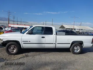 1999 Dodge 1500 z VIN 1B7HC13Y4XJ627063, wystawiony jako IAAI lot #41697073 z przebiegiem 206 776 mil mil oraz . Historia ofert i sprzedaży dostępna na DreamBid. Obrazek 15.