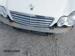 2004 Mercedes-Benz C 240 z VIN WDBRH61J94F511752, wystawiony jako IAAI lot #42100396 z przebiegiem 217 183 mil mil oraz . Historia ofert i sprzedaży dostępna na DreamBid. Obrazek 6.