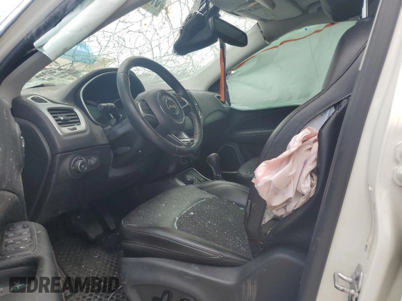 2018 Jeep Compass Latitude z VIN 3C4NJDBB7JT333535, wystawiony jako Copart lot #57238105 z przebiegiem 52 272 mil mil oraz Szkoda całkowita • Salvage title. Historia ofert i sprzedaży dostępna na DreamBid. Obrazek 7.