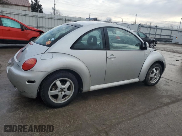 2000 Volkswagen Beetle GLS z VIN 3VWCD21C2YM409242, wystawiony jako Copart lot #46658435 z przebiegiem 90 038 mil mil oraz Szkoda całkowita • Salvage title. Historia ofert i sprzedaży dostępna na DreamBid. Obrazek 3.