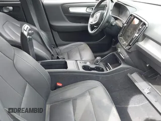 2021 Volvo XC40 Momentum with VIN YV4162UK3M2473571, listed as a IAAI auction lot 41718239 with 60,324 mi miles. Bid and sale history available at carsss.com. Image 5.
