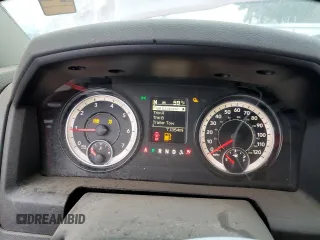 2018 Ram 1500 Express z VIN 1C6RR7KG9JS277436, wystawiony jako Copart lot #86376824 z przebiegiem 71 354 mil mil oraz Czysty tytuł • Clean title. Historia ofert i sprzedaży dostępna na DreamBid. Obrazek 9.
