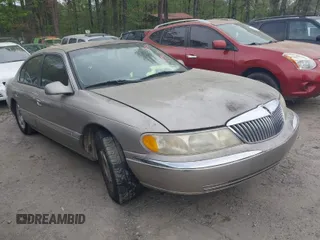 2000 Lincoln Continental with VIN 1LNHM97V3YY874672, listed as a IAAI auction lot 41970533 with 151,915 mi miles. Bid and sale history available at carsss.com. Image 1.