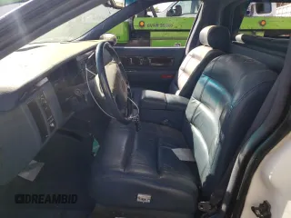 1995 Cadillac Fleetwood z VIN 1G6DW52P2SR700272, wystawiony jako Copart lot #77906824 z przebiegiem Nie podano mil oraz Szkody całkowita. Historia ofert i sprzedaży dostępna na DreamBid. Obrazek 7.